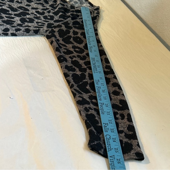 My Story Animal Print Lightweight Sweater With Pockets Size Large - Picture 10 of 10